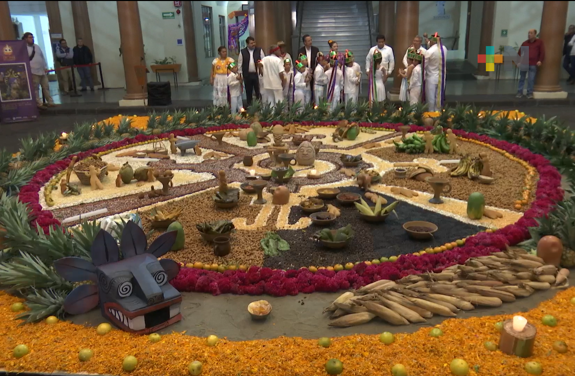 Instituto Veracruzano de Asuntos Indígenas honra a fieles difuntos con altar mije popoluca