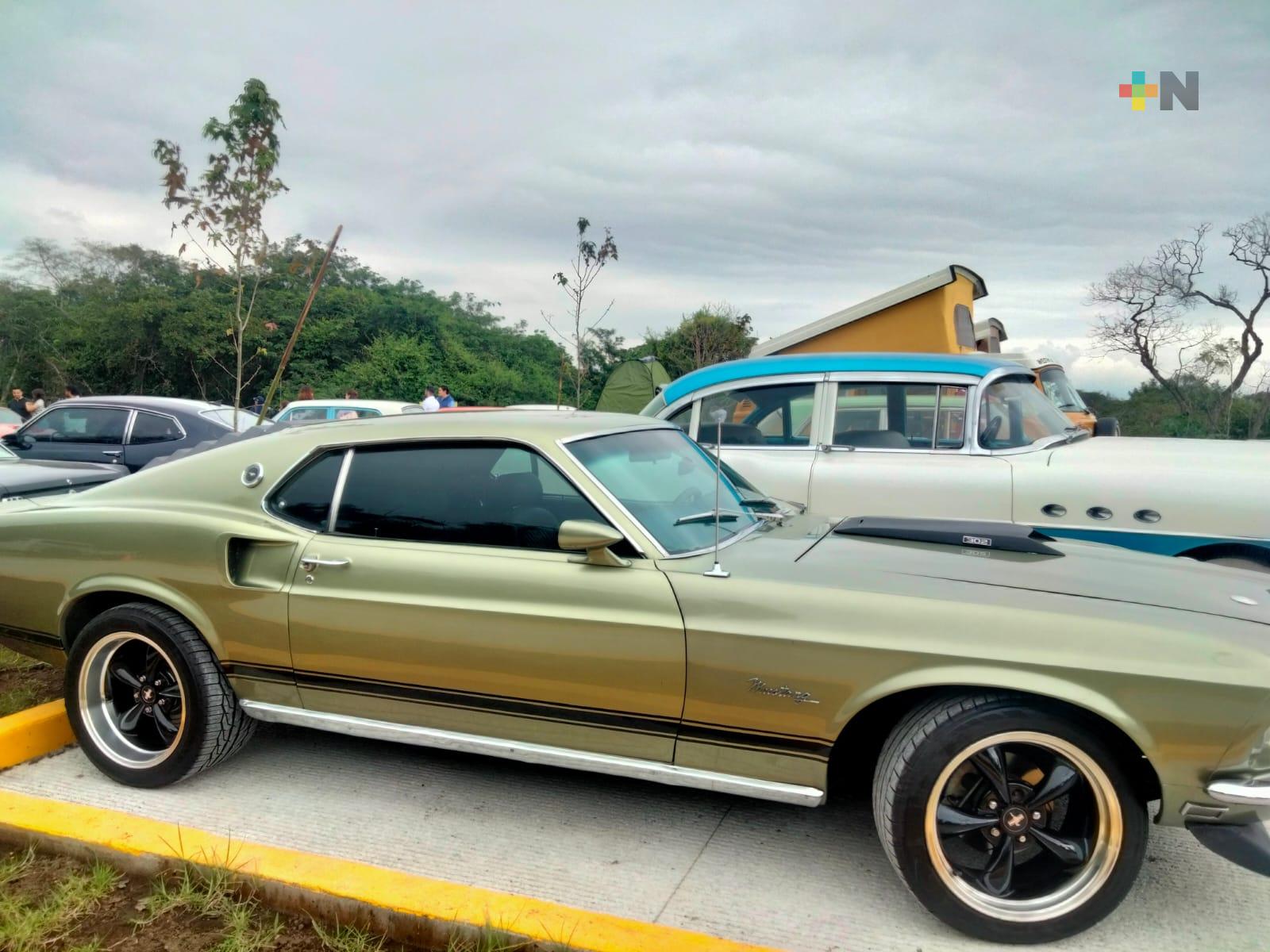 Club del Automóvil Antiguo de Xalapa realiza exposición con causa