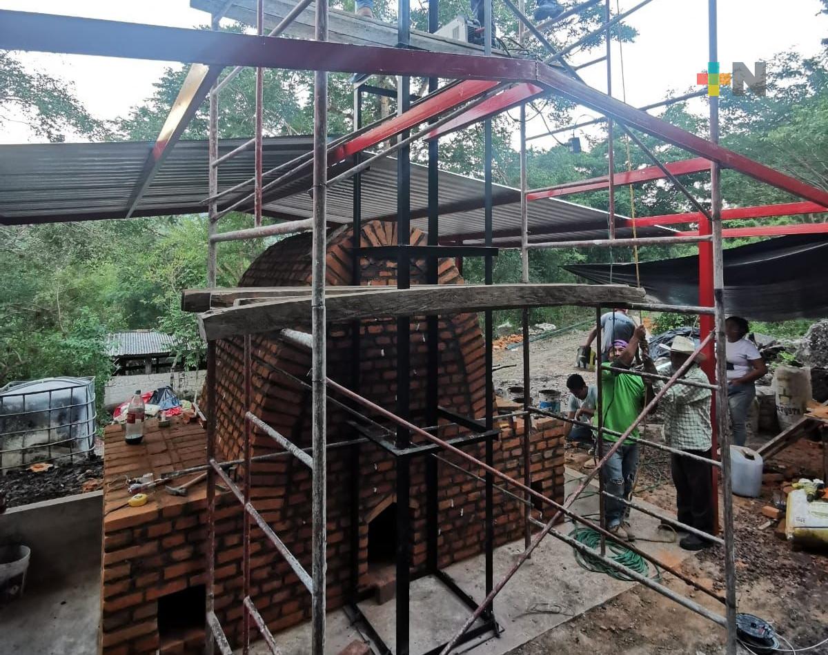 En Alto Lucero construyen segundo horno sin humo