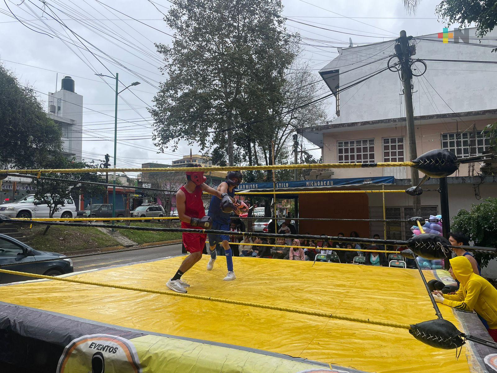 En Xalapa, restauranteros incentivan deporte como box y lucha libre