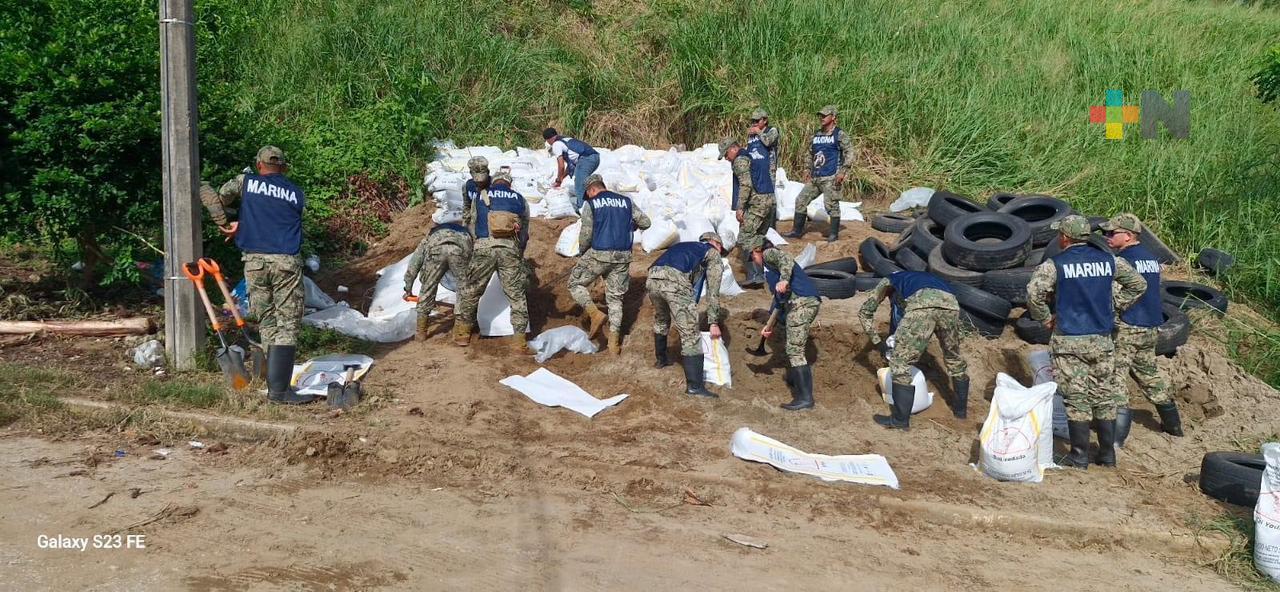 Fuga de agua ocasiona deslave en colonia de Coatzacoalcos