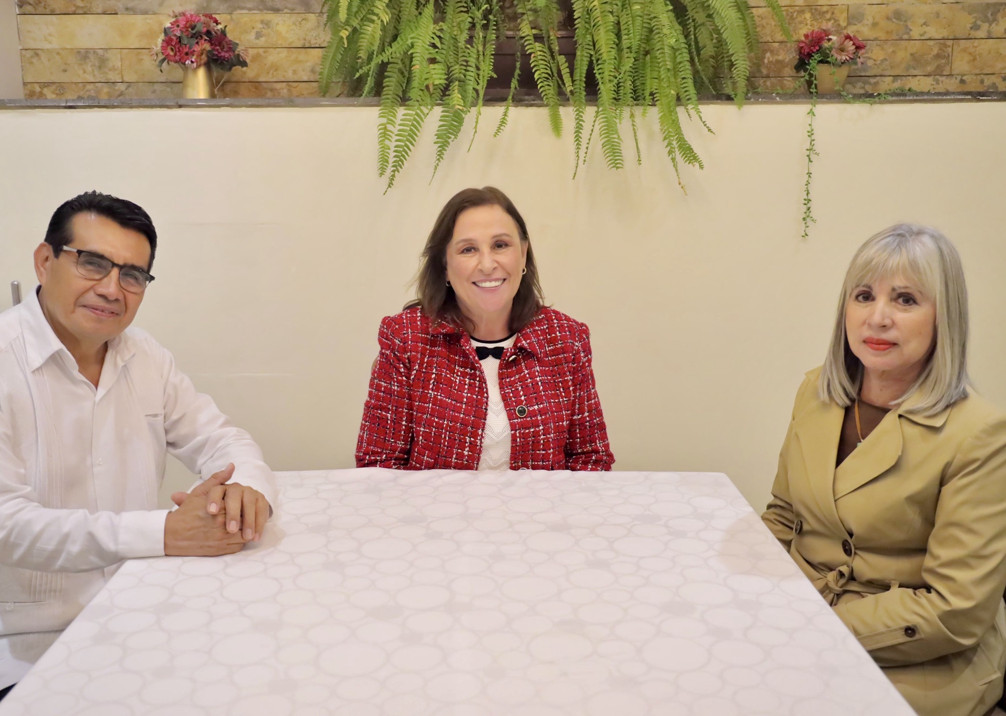 Gobernadora electa Rocío Nahle anuncia a Clara Mora como próxima titular del DIF Estatal