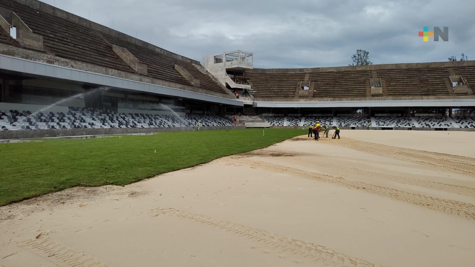 Continúa empastado en estadio de futbol Luis de la Fuerte “El Pirata”