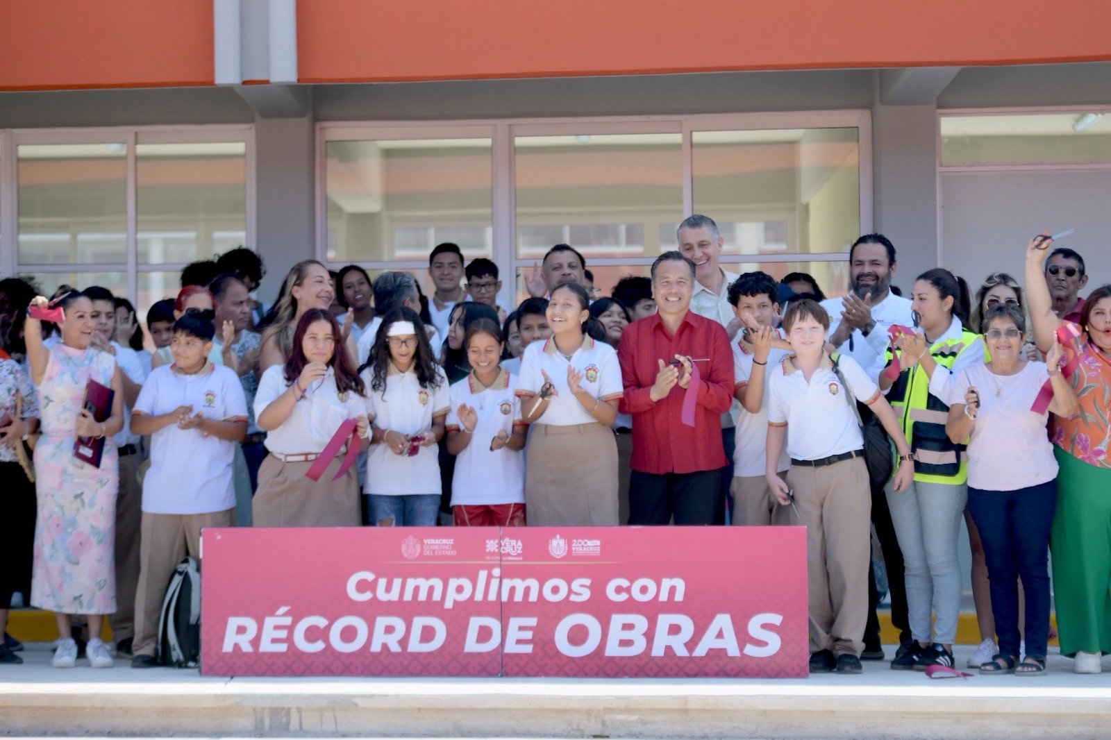 Después de 20 años, estudiantes del Ilustre tienen planteles nuevos y seguros