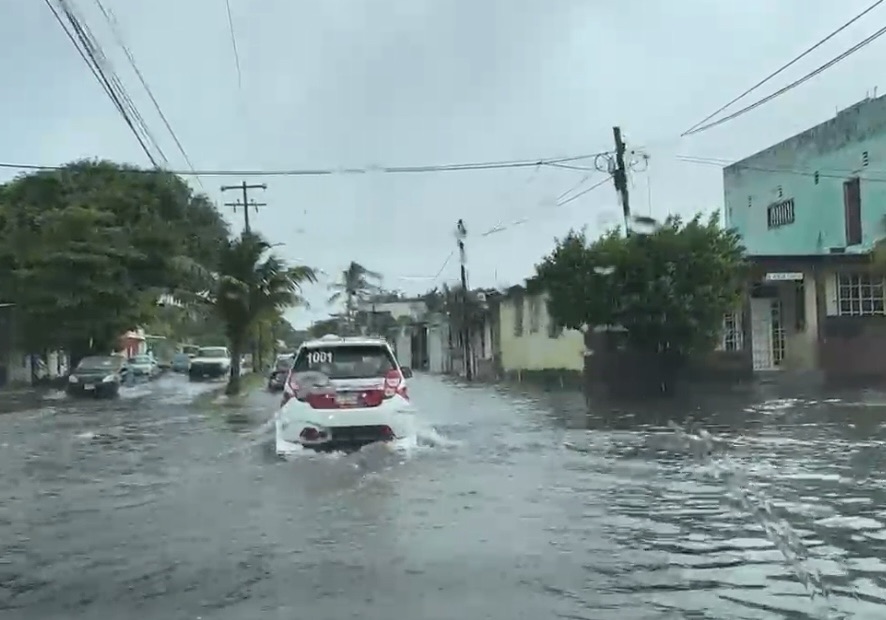 Reportan múltiples afectaciones en colonias de Coatzacoalcos por lluvias