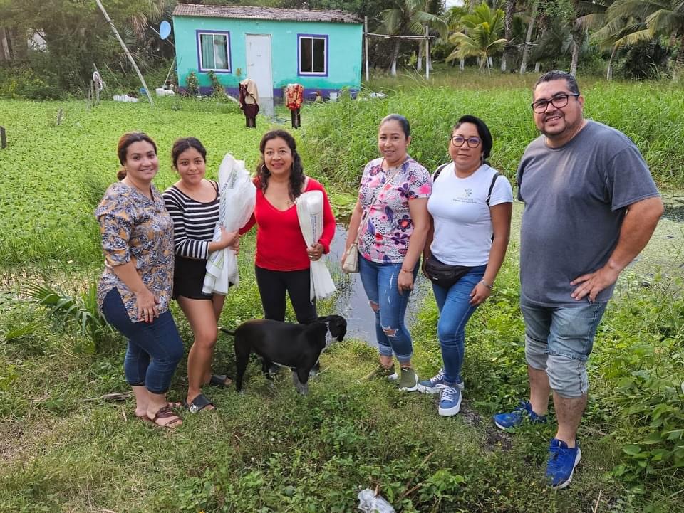 Fundación “Luces del Cambio” brinda apoyo y costalillas en La Tunilla