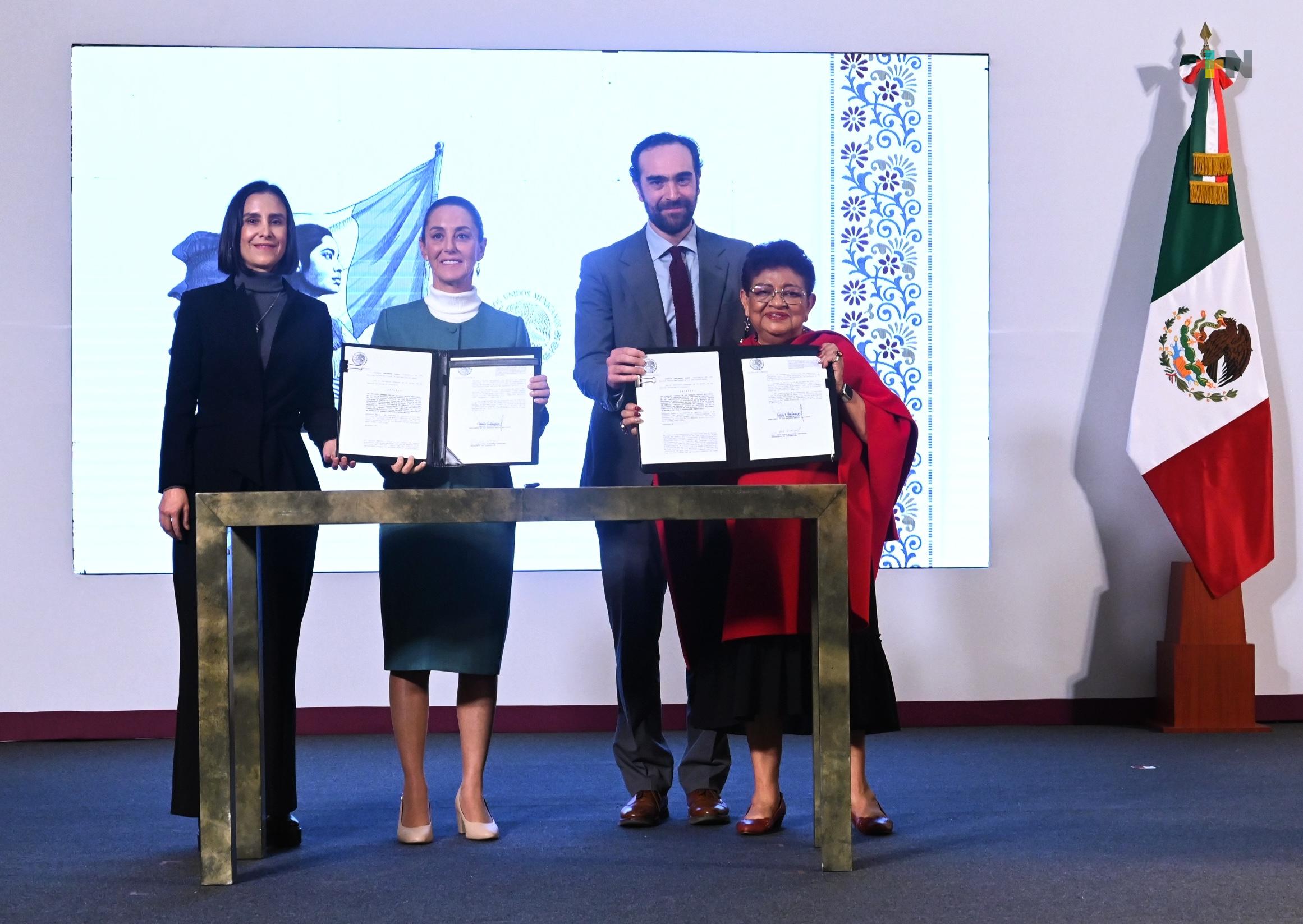 Claudia Sheinbaum firma decretos para publicar en DOF la reforma energética y la de Trenes de Pasajeros