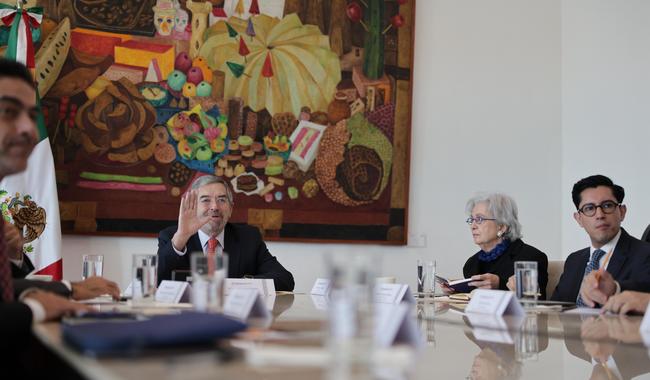 Canciller de la Fuente celebra reunión virtual con las 162 representaciones de México en el exterior