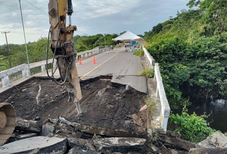 SICT Veracruz rehabilita el puente Pozuelos, en Tlalixcoyan