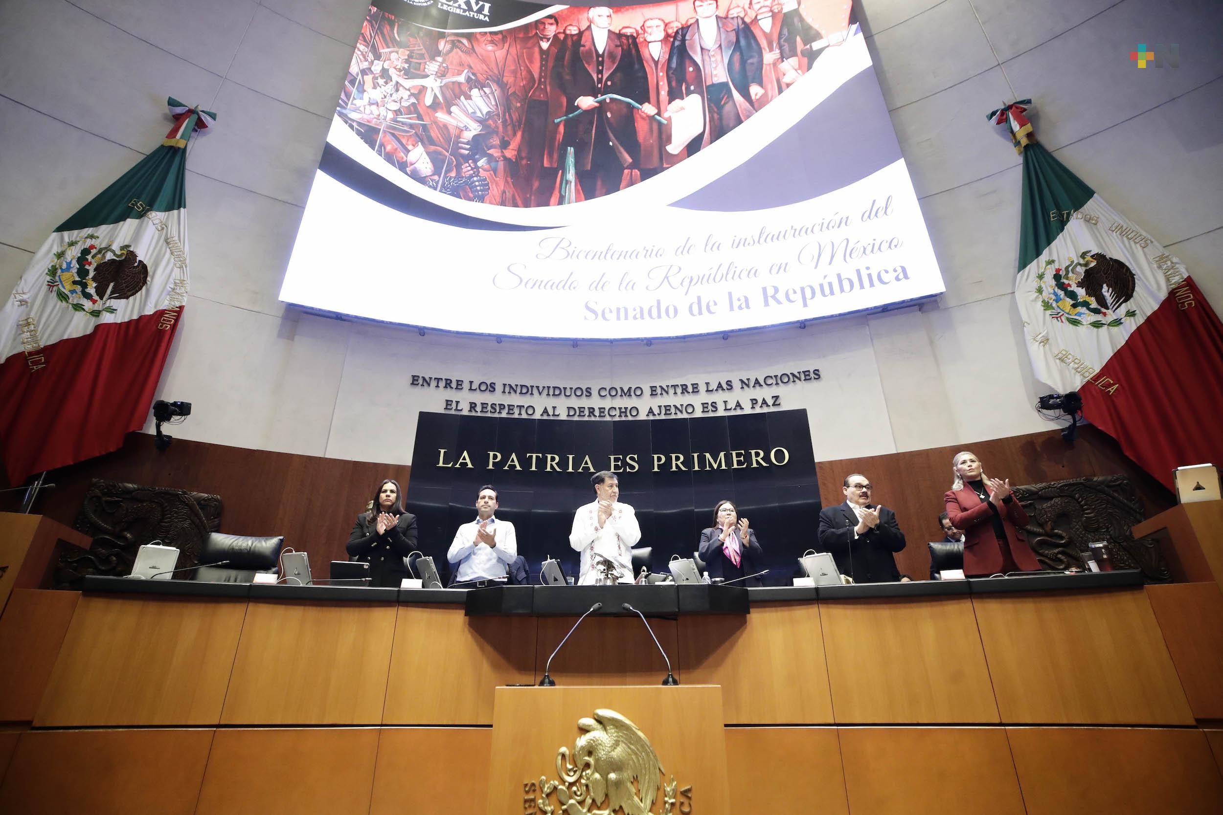 Minuto de aplausos en el Senado en memoria de Silvia Pinal