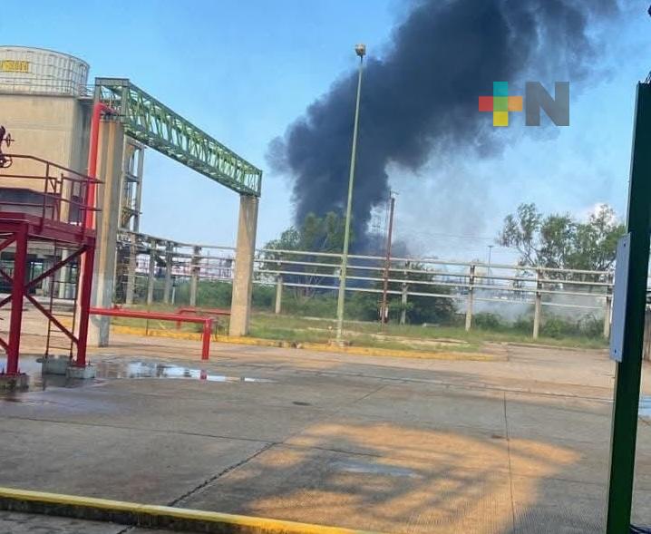 Reportan liquidado el incendio en refinería de Minatitlán