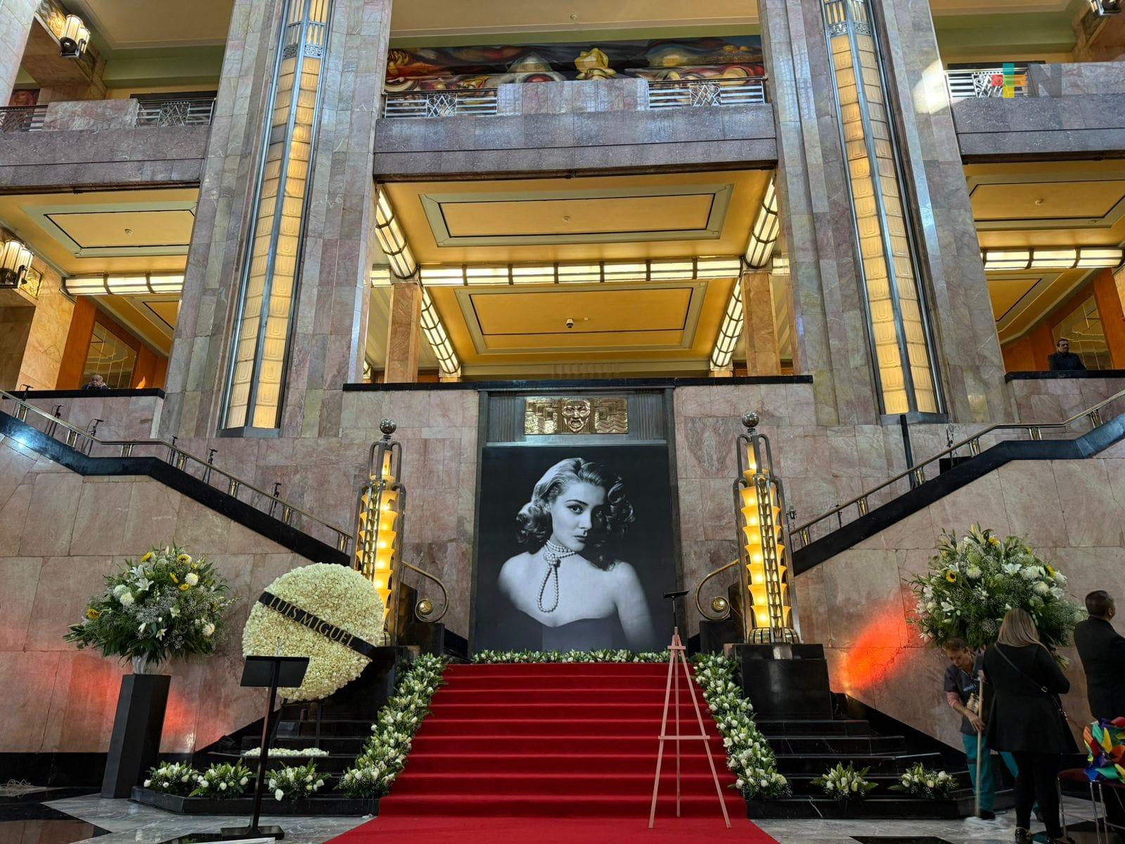En Bellas Artes recibe emotivo homenaje póstumo Silvia Pinal