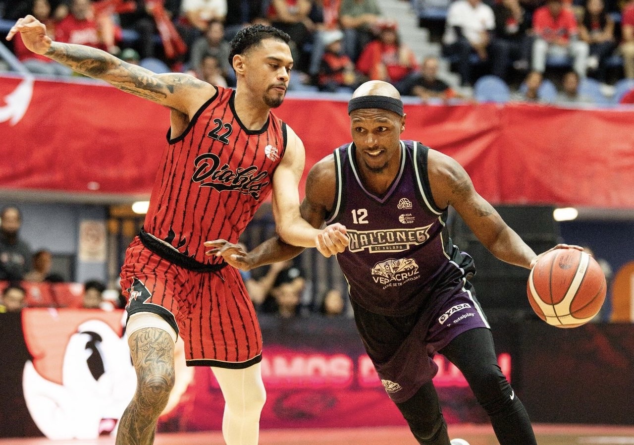 Diablos Rojos vencen a los Halcones de Xalapa, en arranque de la Final