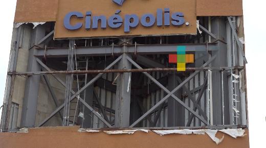 Viento de frente frío 10 desprendió parte de un anuncio en Boca del Río sin lesionar a nadie