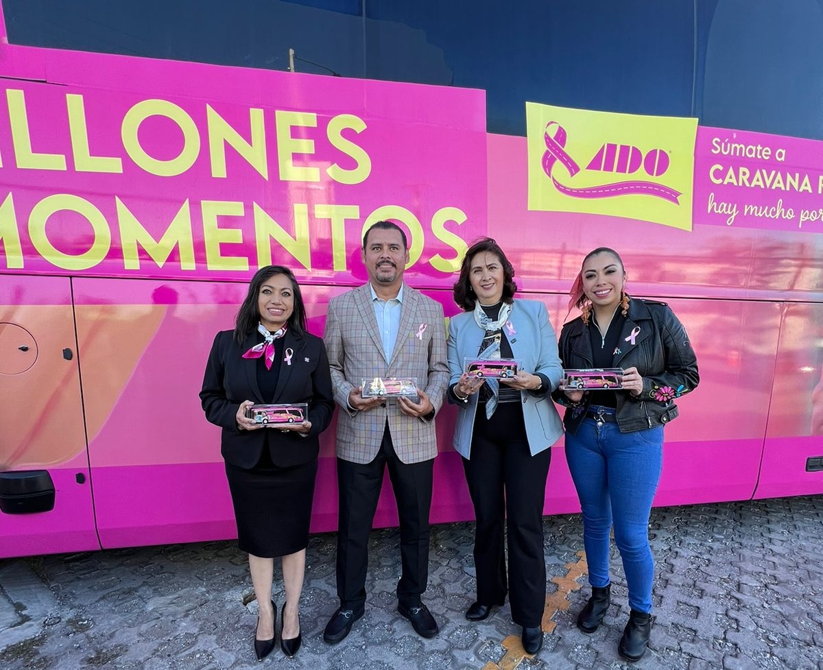 Caravana rosa de ADO promueve detección oportuna de cáncer de mamá
