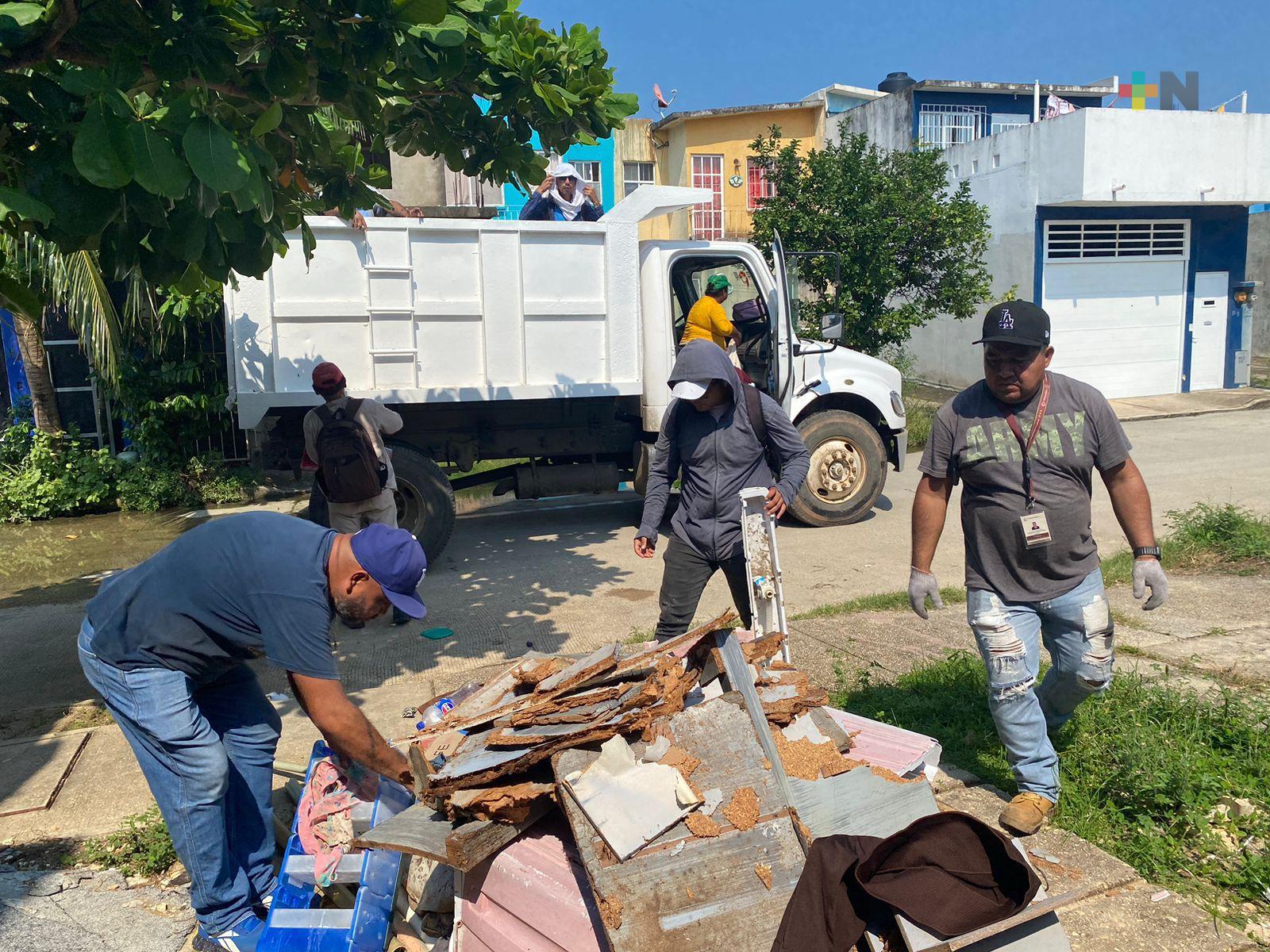 Recolectan 570 llantas en colonias de Coatzacoalcos para evitar brotes de dengue