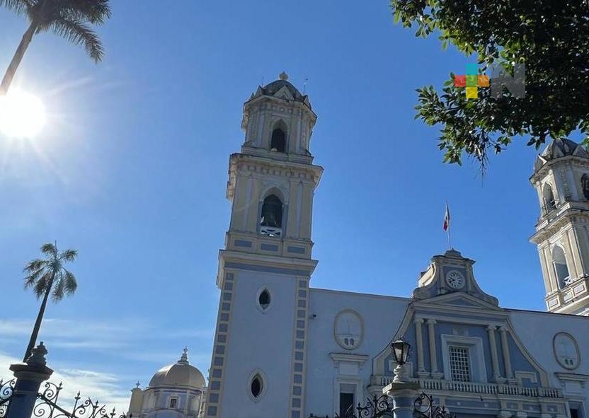 Ambiente cálido por surada, fresco a frío por la noche en zonas altas del estado de  Veracruz
