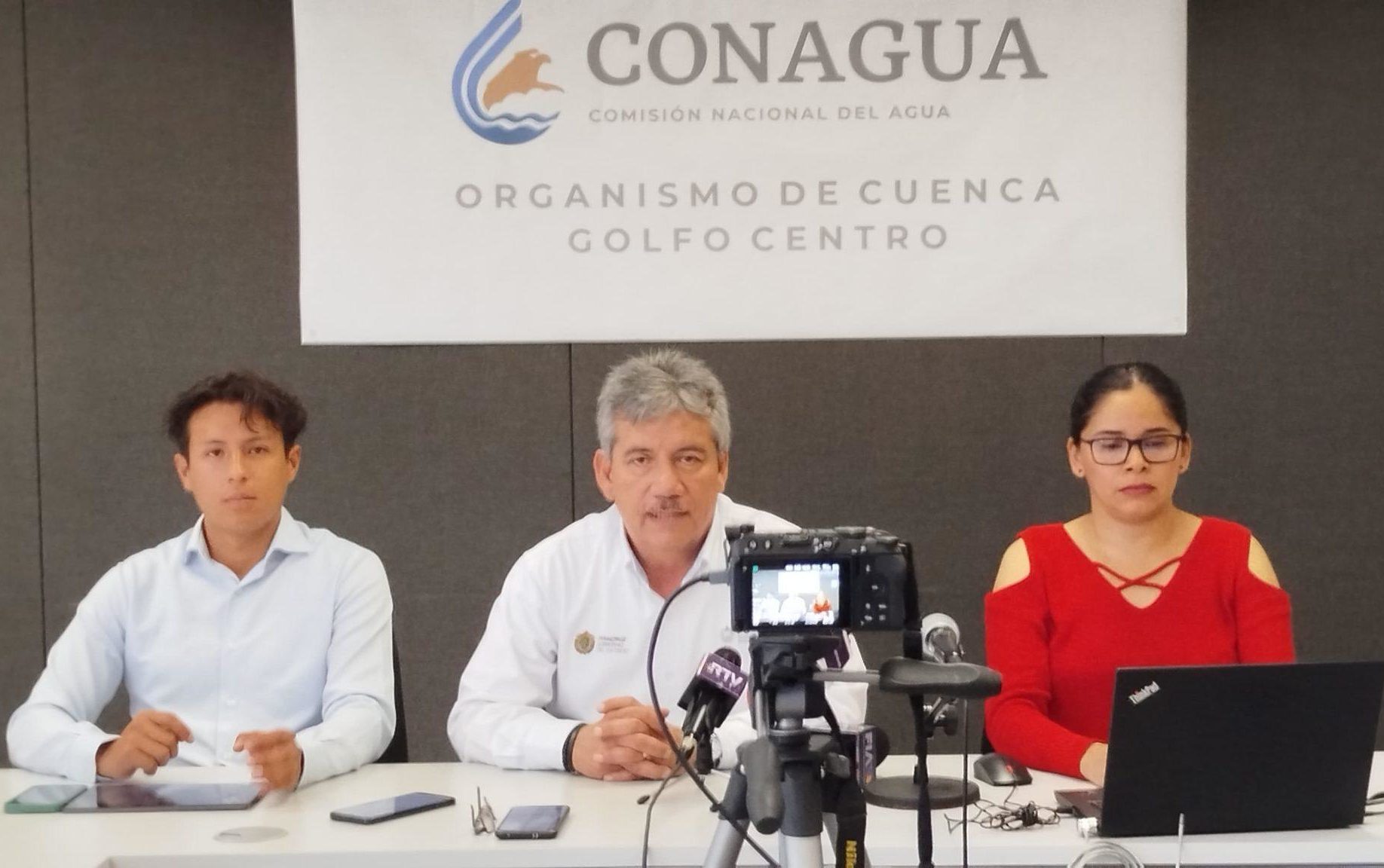 Se mantiene alerta por huracán Rafael en Golfo de México