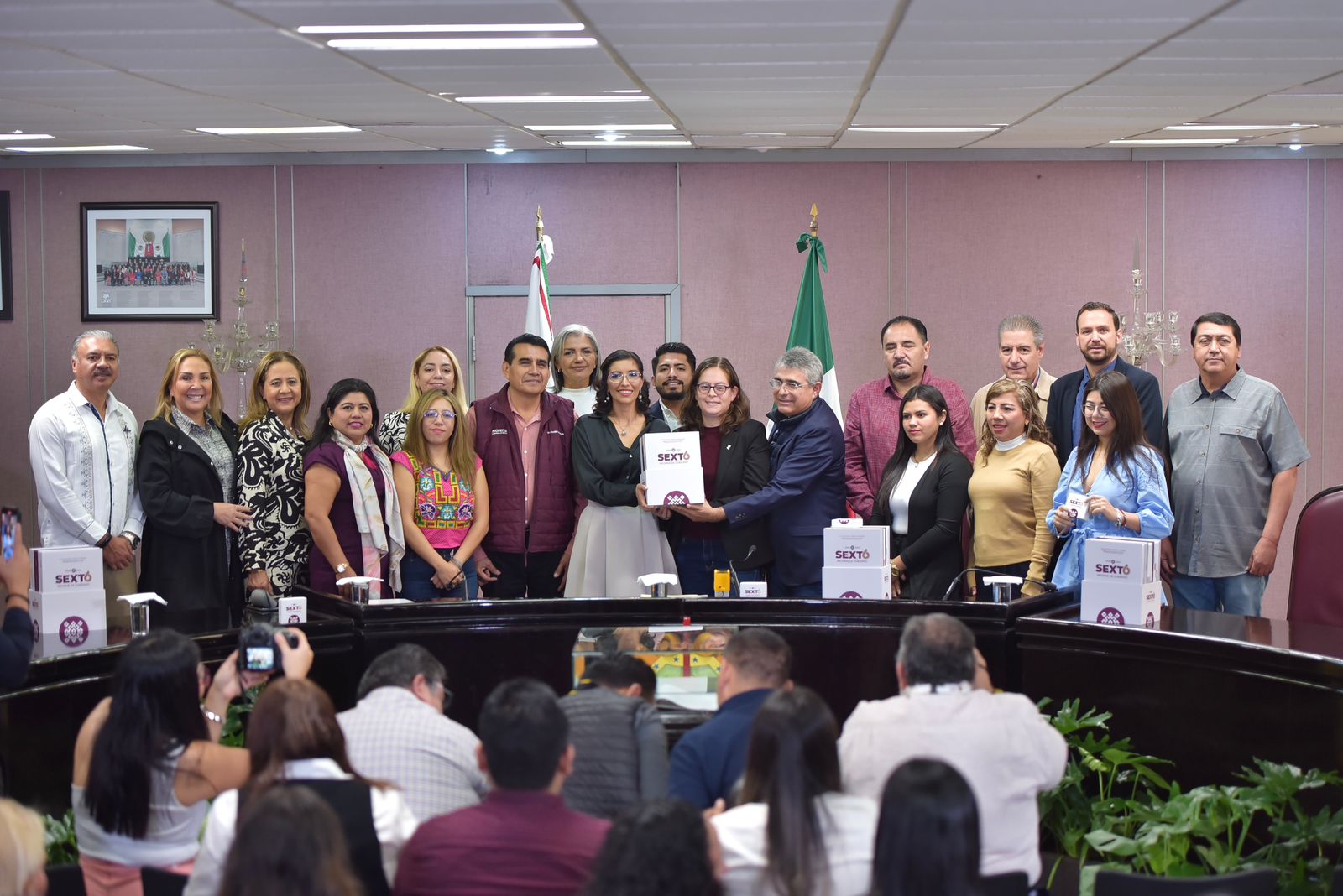 Recibe Congreso sexto informe de gobierno de Cuitláhuac García Jiménez