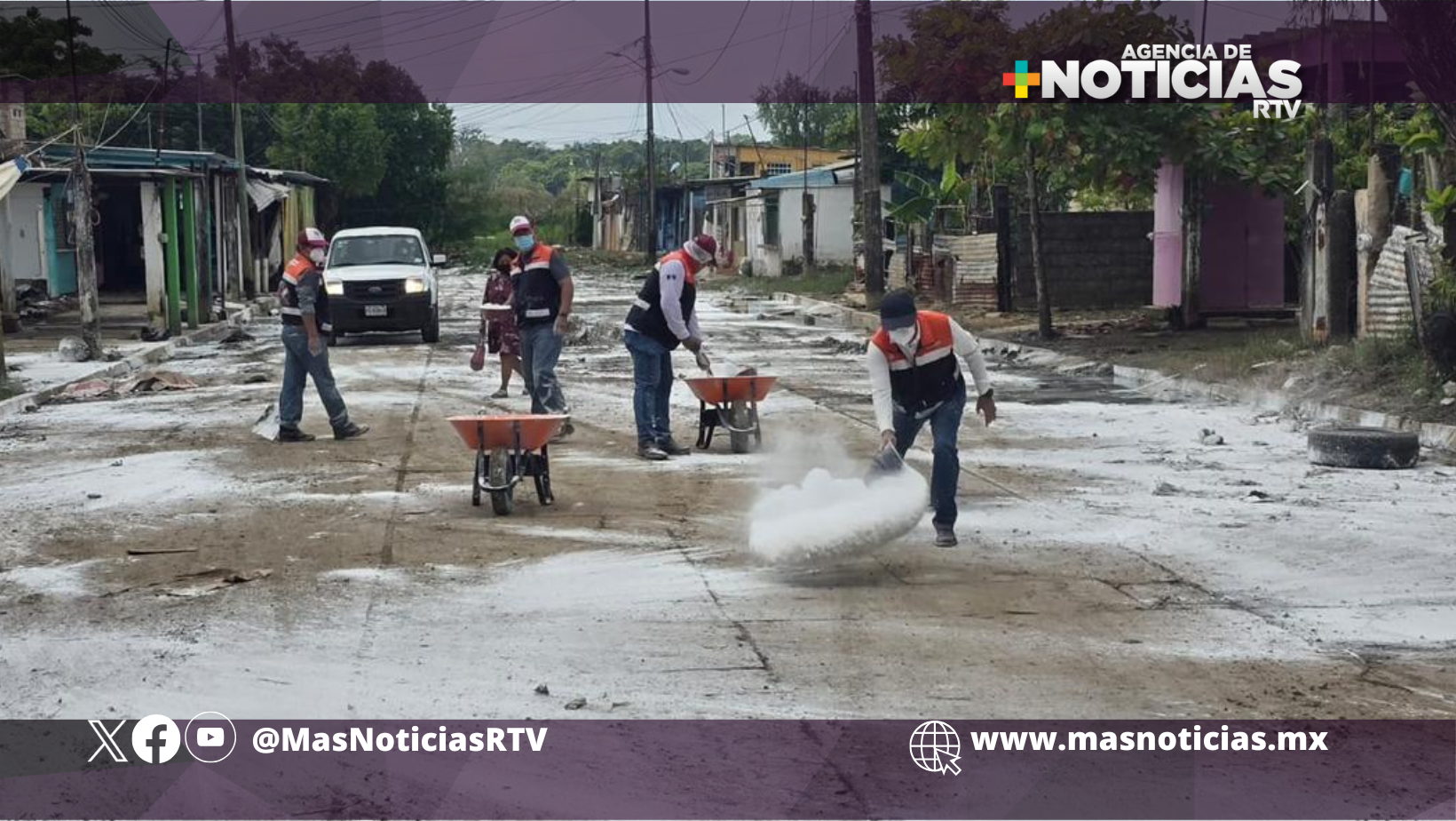 Desinfectan calles y mercados en Minatitlán