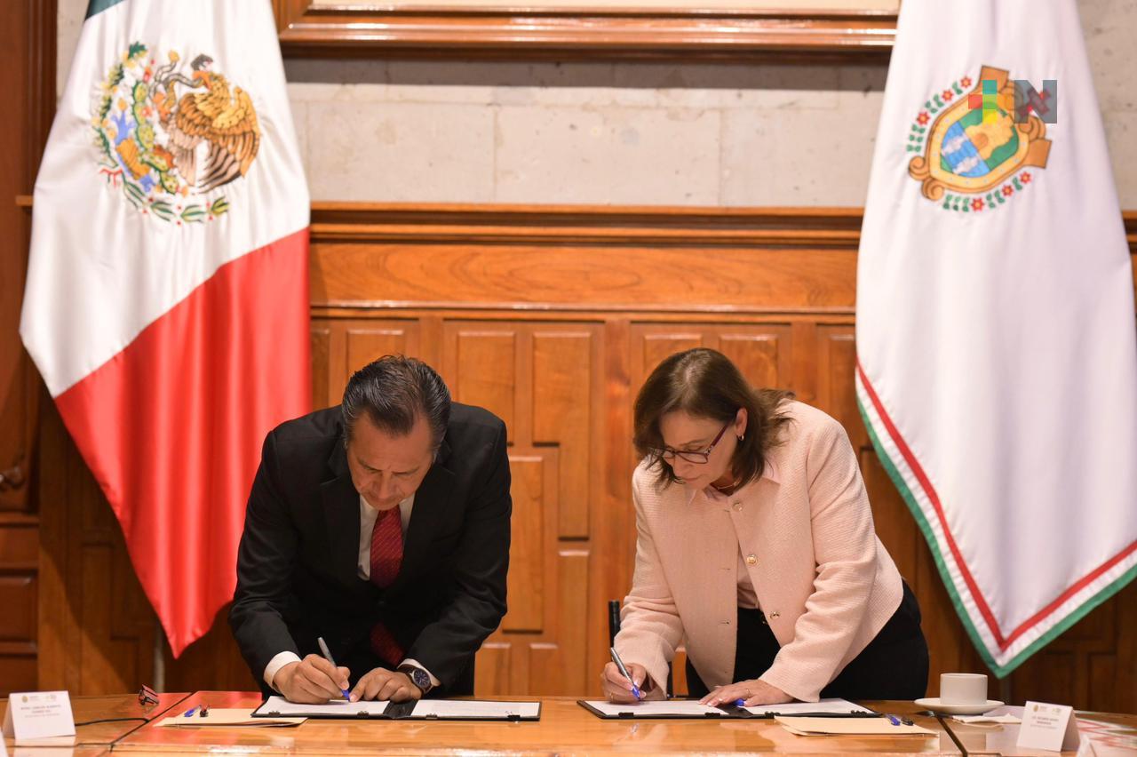 Cuitláhuac García y Rocío Nahle firman Acta de Transición de Administración Pública Estatal