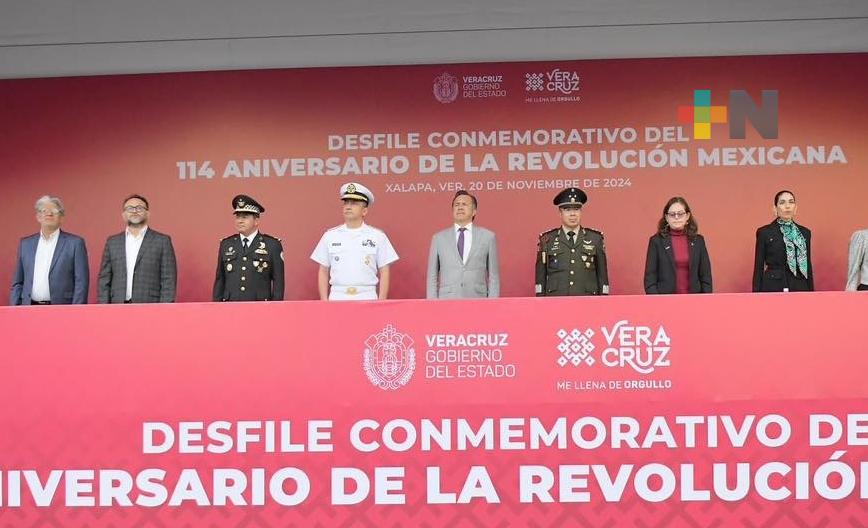 Gobernador Cuitláhuac García encabeza desfile cívico-militar
