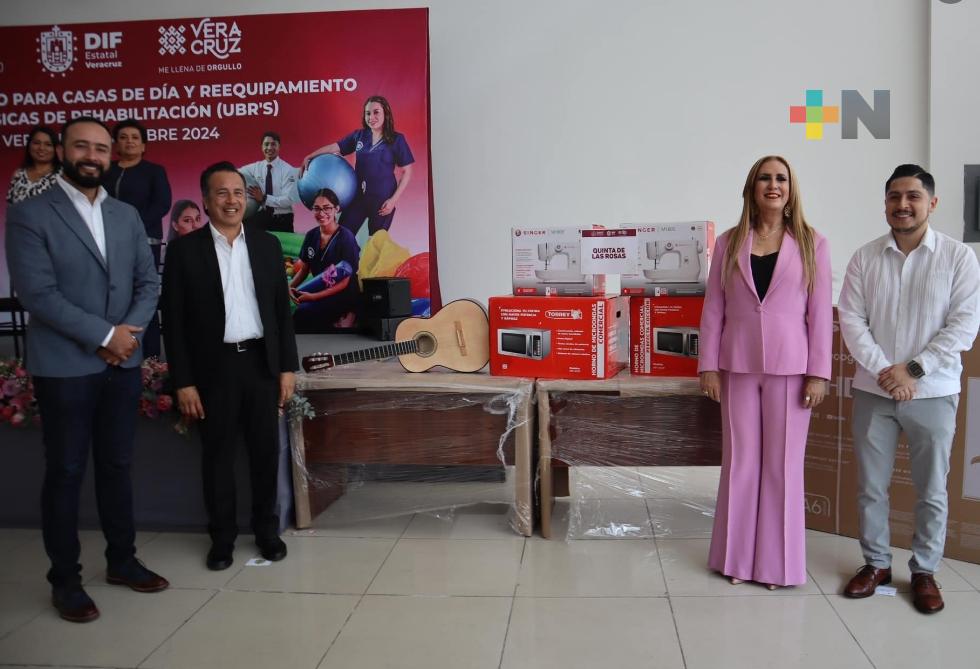 DIF nacional y estatal entregan equipamiento a Casas de Día en Veracruz