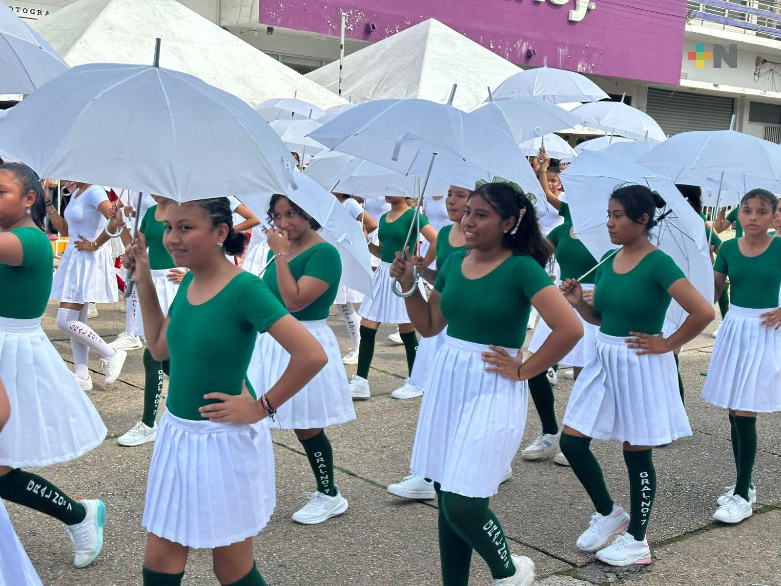 Desfilaron más de seis mil en Coatza por 114 aniversario del inicio de la Revolución