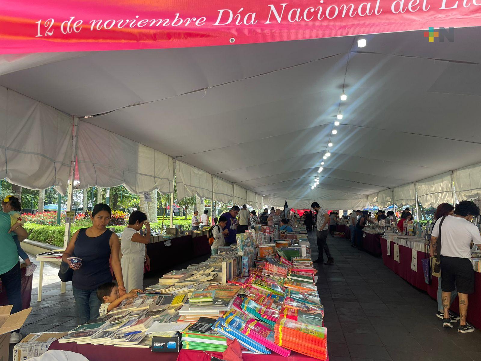 Buenas ventas se han reportado en Feria Xalapeña del Libro