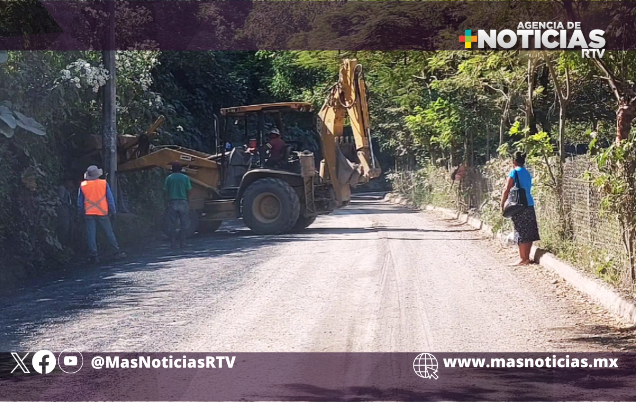 Gobierno del Estado pavimenta carretera en Zontecomatlán