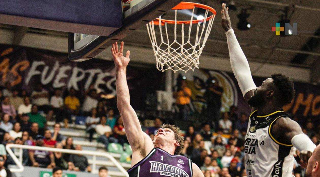 Cae Halcones de Xalapa en casa, Fuerza Regia toma ventaja en la serie