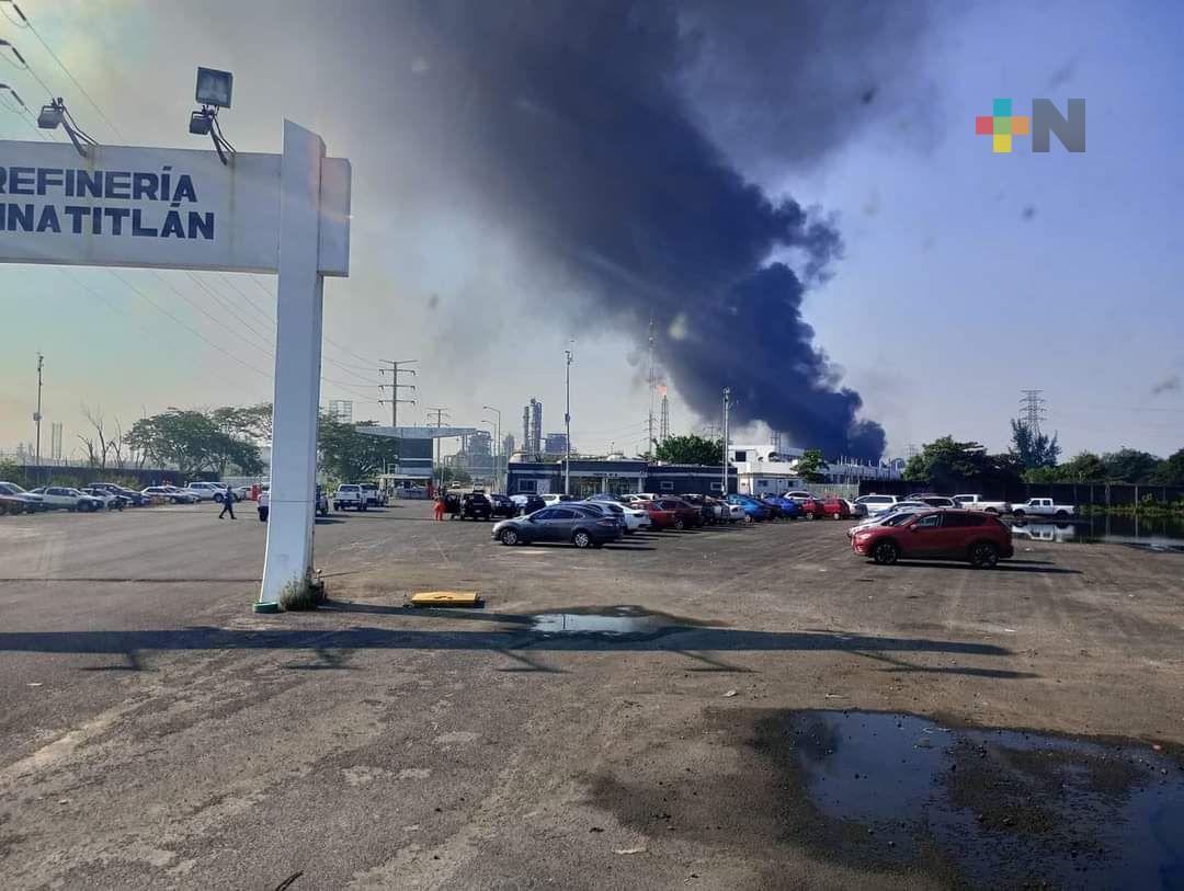 Pemex controla oportunamente incendio en refinería Lázaro Cárdenas; se espera reporte