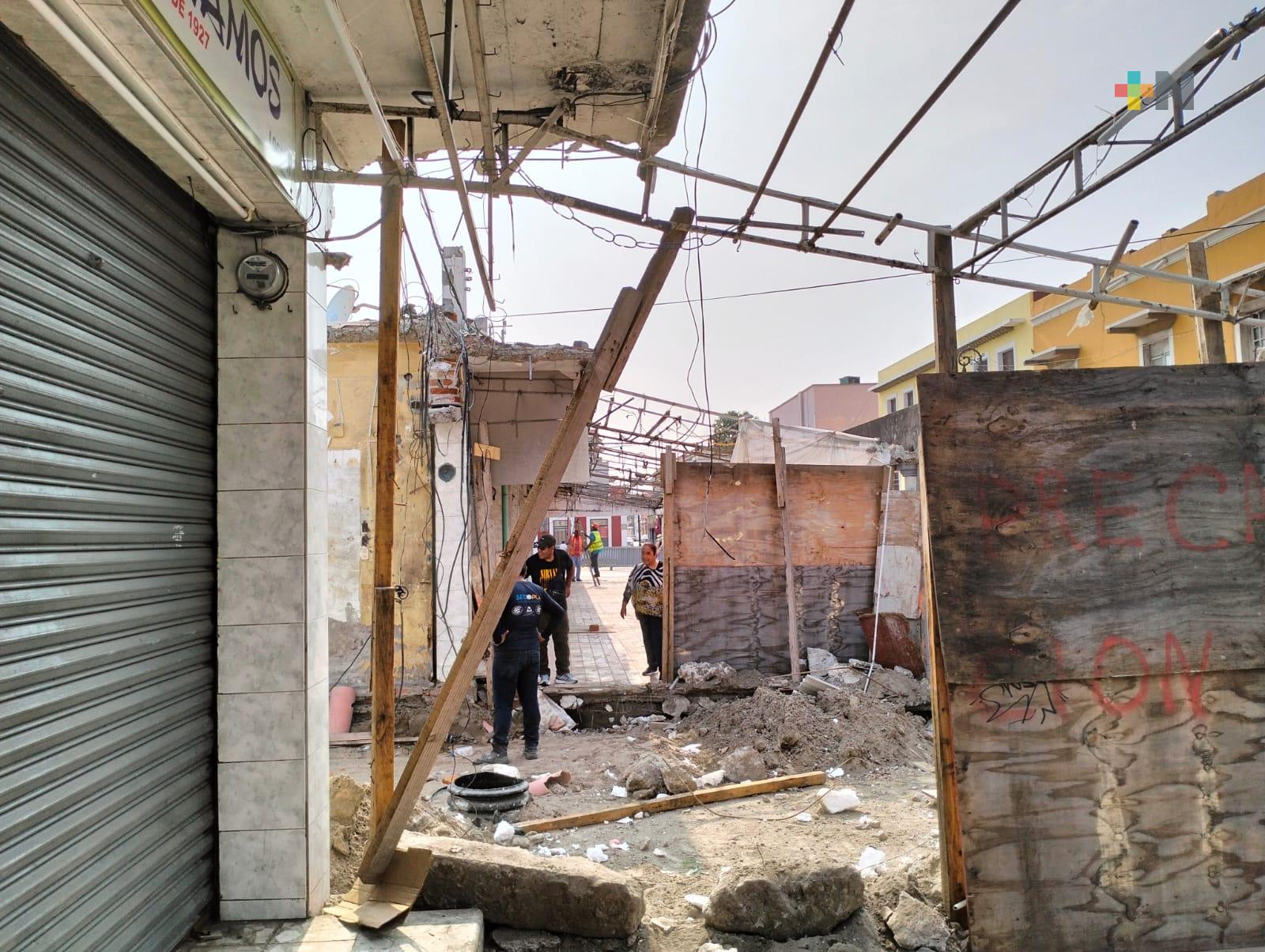 Locatarios del malecón de Veracruz denuncian que alcaldía mandó demoler sus negocios