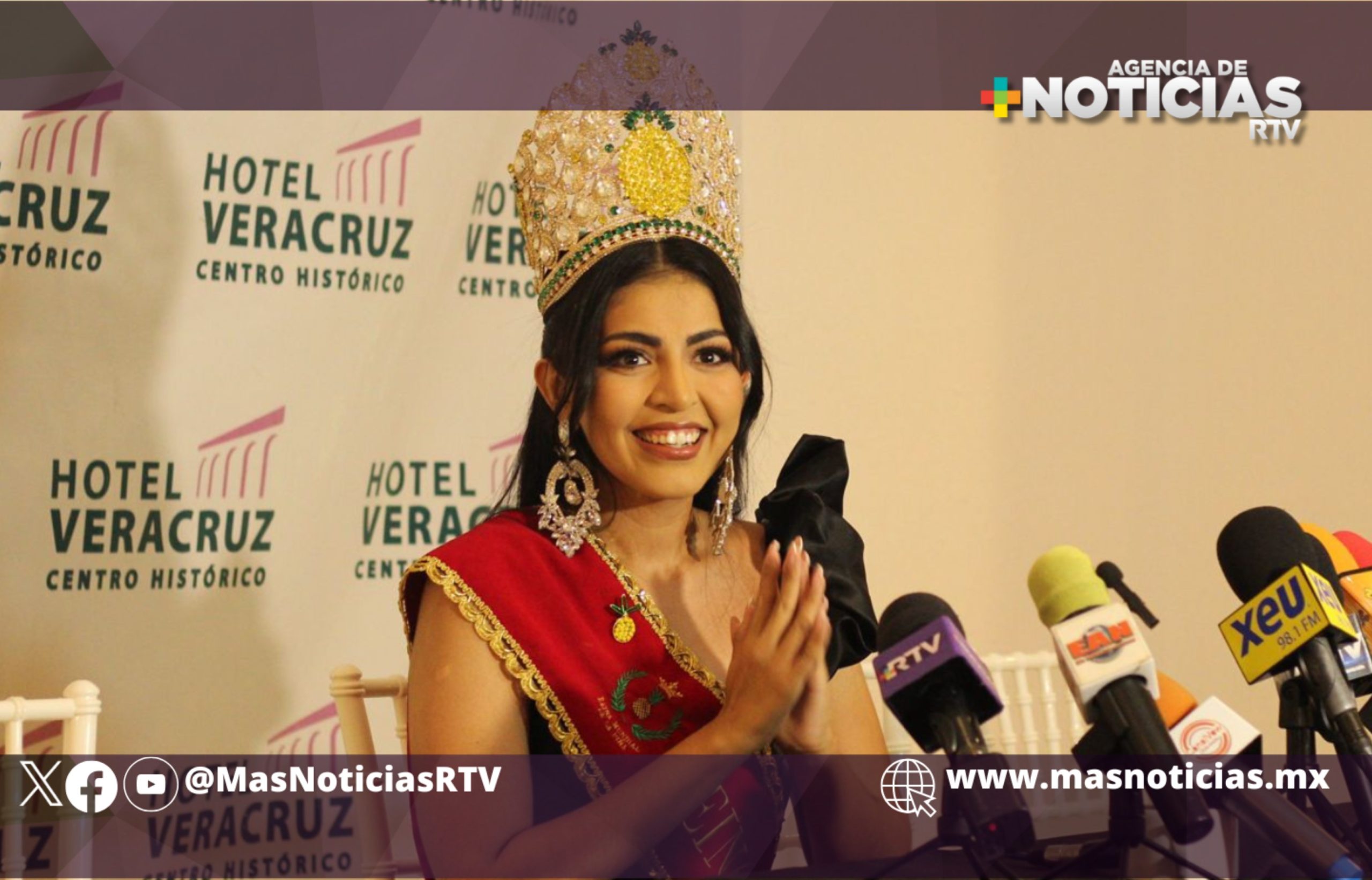 Veracruzana coronada como reina mundial de la piña