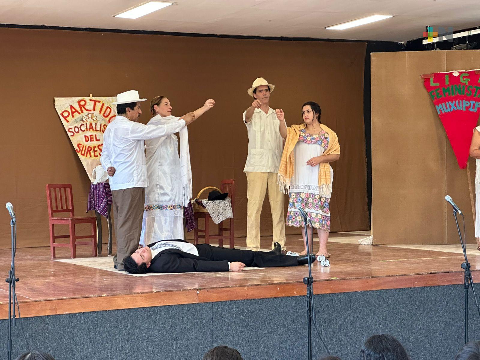 Estudiantes de Coatzacoalcos disfrutan obra sobre la vida de Felipe Carrillo Puerto