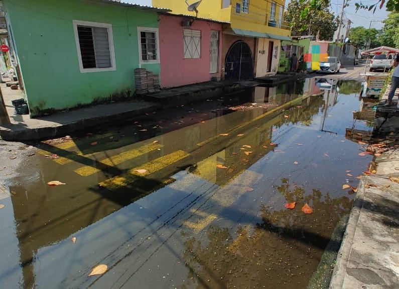 Tragatormentas provoca estancamiento de aguas negras y pluviales en Boca del Río