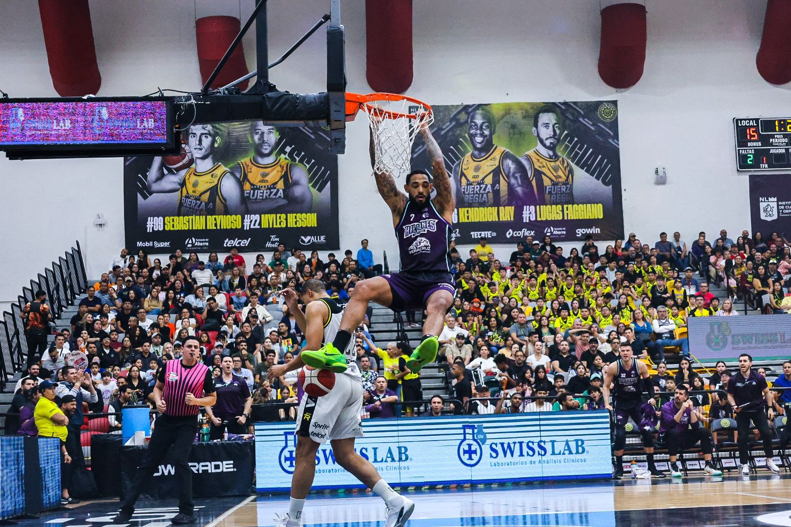 Halcones de Xalapa vence a Fuerza Regia y aventajan la serie final de zona