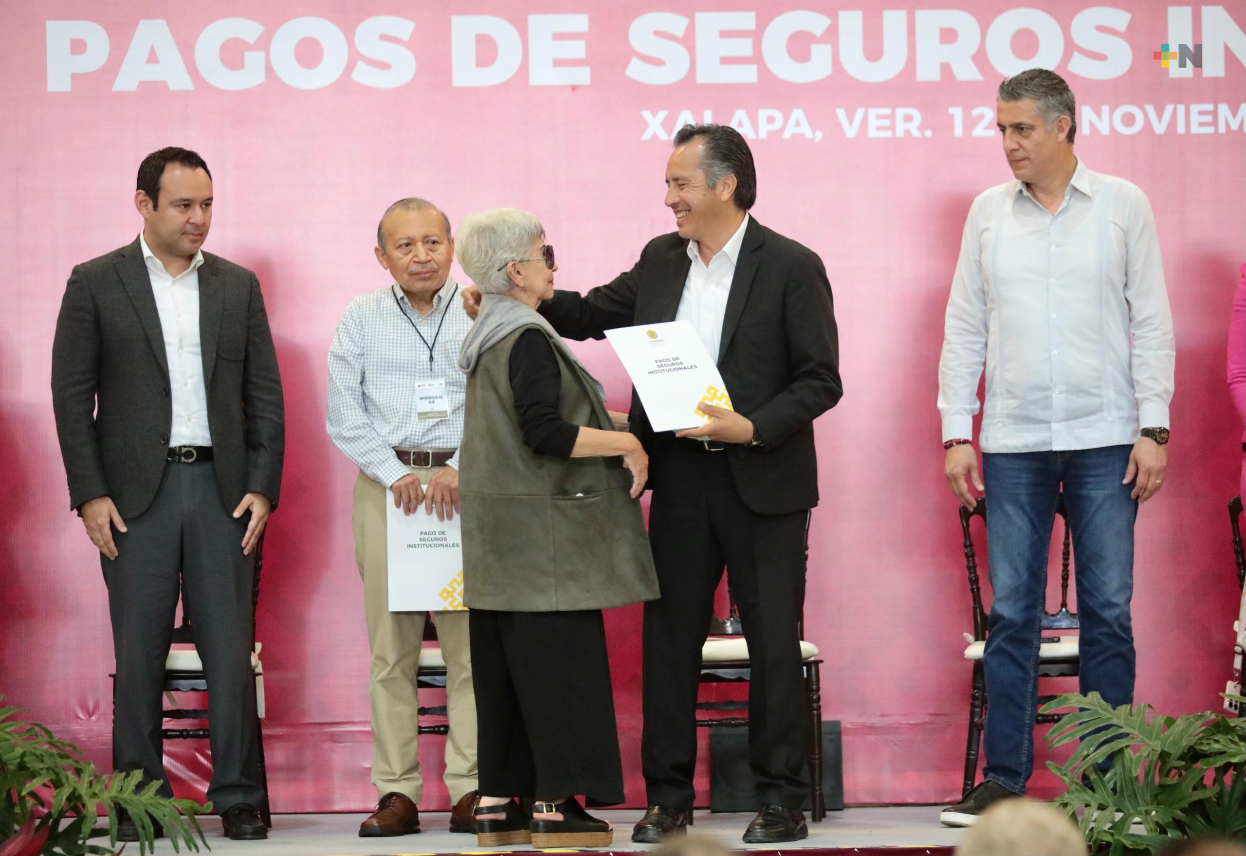 ¡Misión cumplida! Cuitláhuac García salda pago de seguros a magisterio