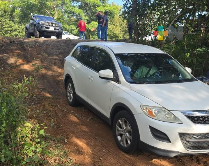 Habilitan paso alterno a vehículos compactos por reparación en carretera federal 180 en Actopan