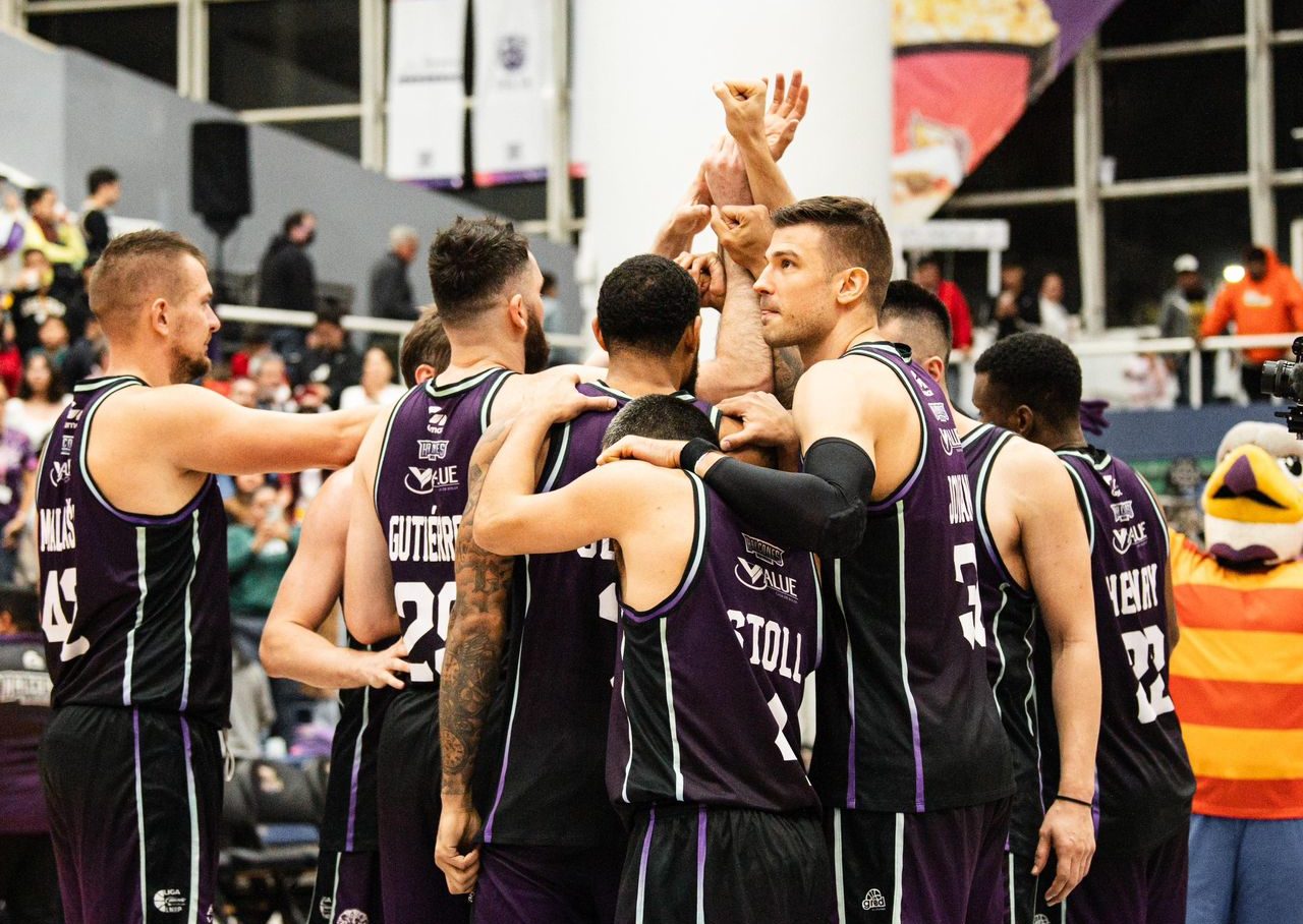 Halcones de Xalapa por la remontada en Monterrey