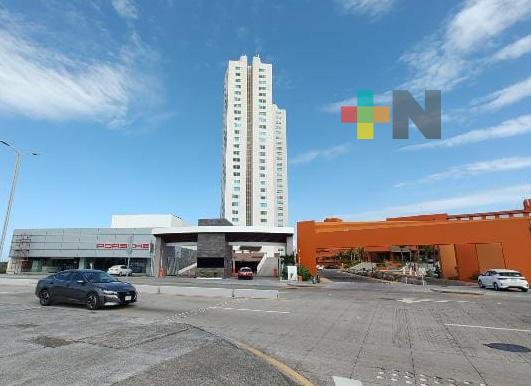 Muere adulto mayor al caer de edificio habitacional en Boca del Río