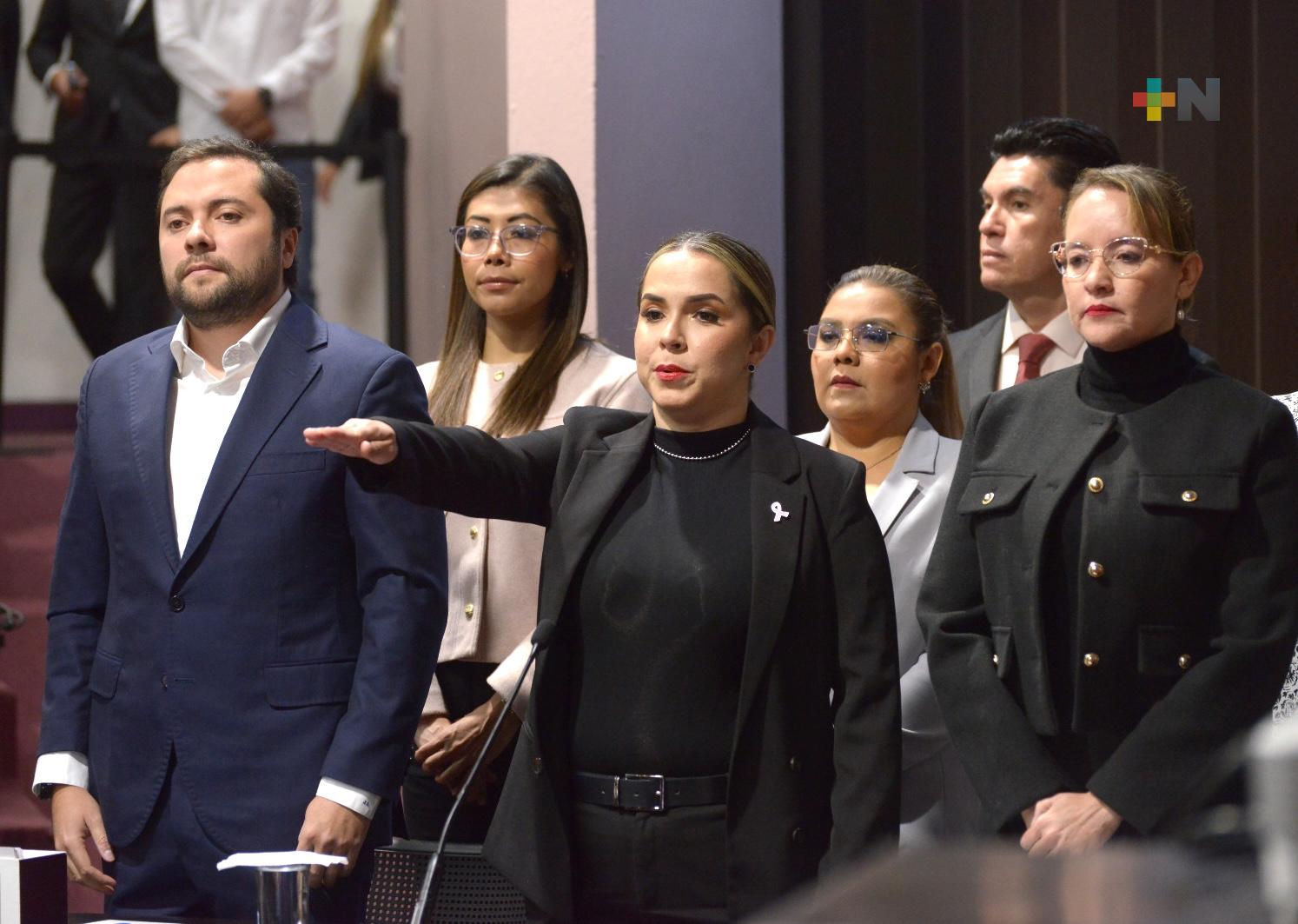 Comparece la titular de la SS/Sesver ante Congreso del Estado