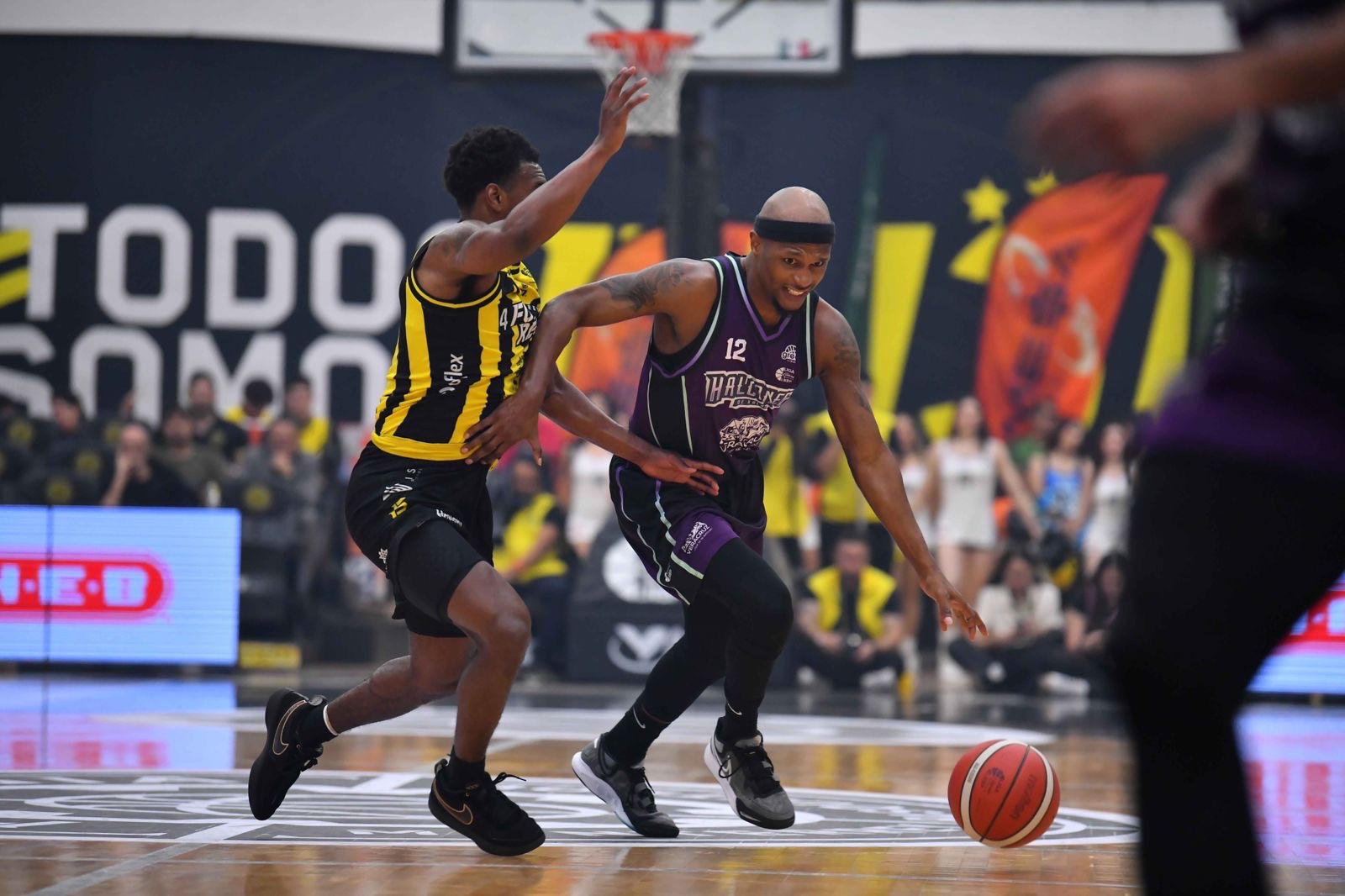 ¡Vuelan al séptimo juego! Halcones de Xalapa vencen a Fuerza Regia