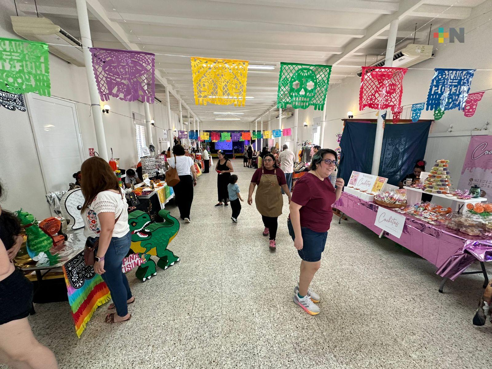 Emprendedores y artesanos participan en  bazar en Centro Cultural Mutualista de Coatzacoalcos
