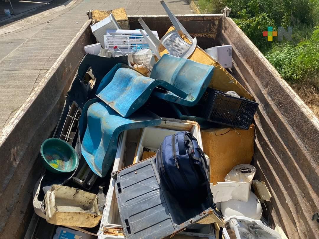 Recolectan siete toneladas de cacharros en fraccionamiento Puerto Esmeralda de Coatzacoalcos