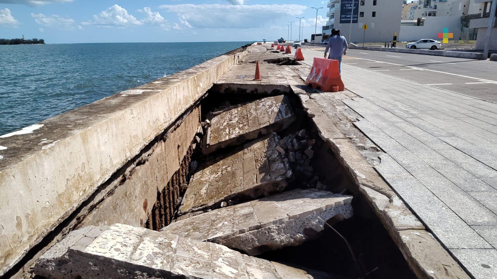 Fuerte oleaje provocó colapsara una parte del bulevar Ávila Camacho de Boca del Río