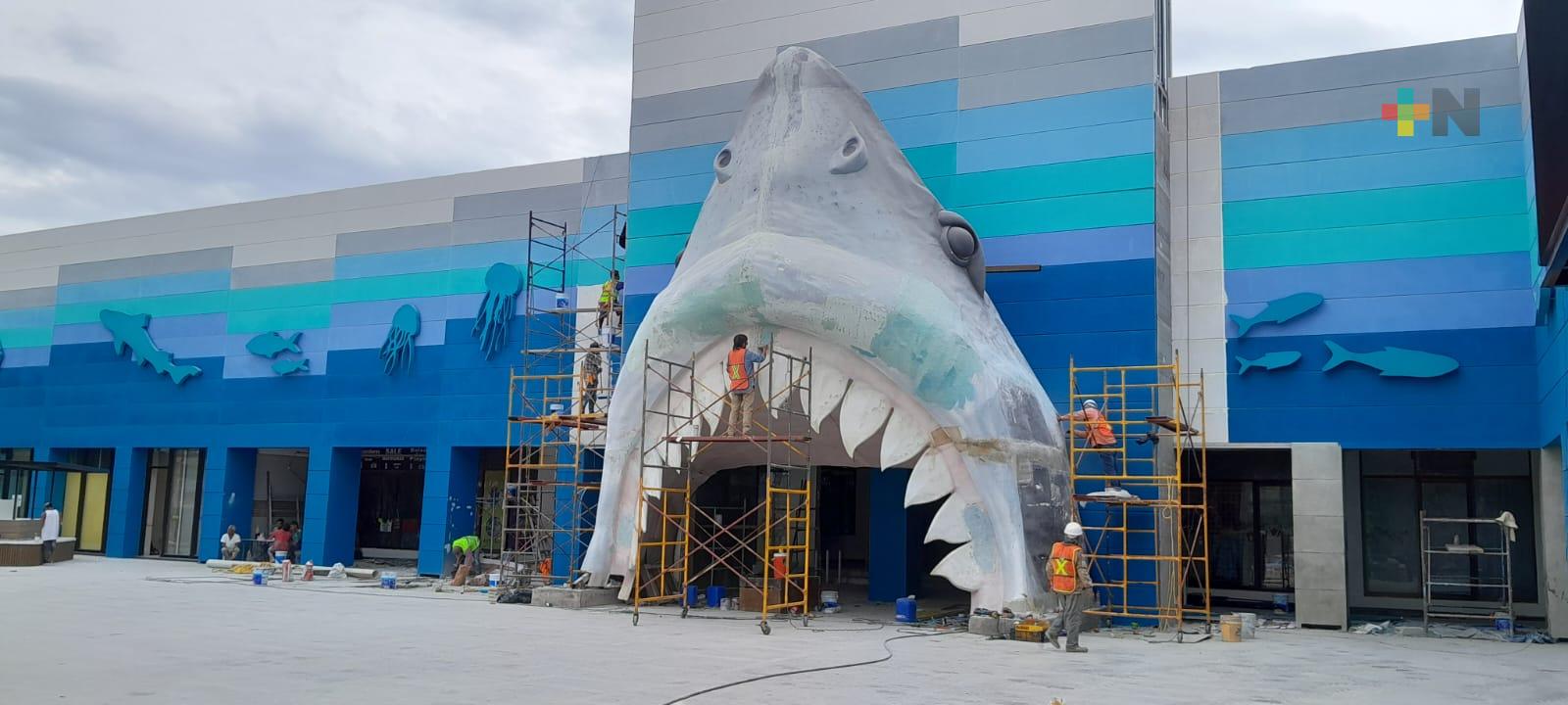 Por concluir remodelación de la fachada de la plaza Acuario Veracruz