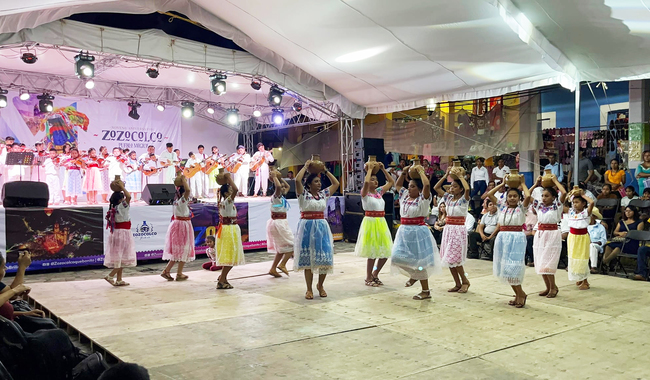 El Semillero Ensamble Huasteco Comunitario de Zozocolco celebrará 10 años de tocar, cantar y bailar huapangos
