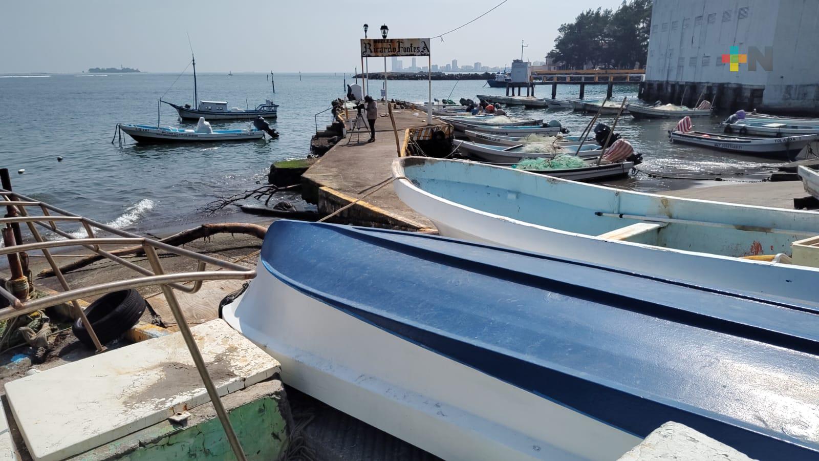 Empiezan a resguardar lanchas en Veracruz puerto por anuncio de norte