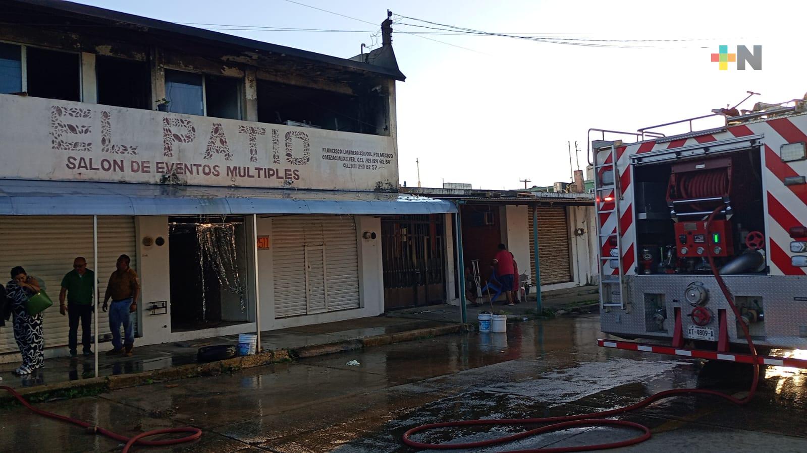 Cortocircuito en aire acondicionado provocó incendio en colonia Puerto México de Coatzacoalcos